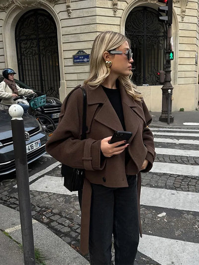 Dames Peacoat Jas – Wol – Dubbelrijig – Cropped Model – Grote Revers – Getailleerd